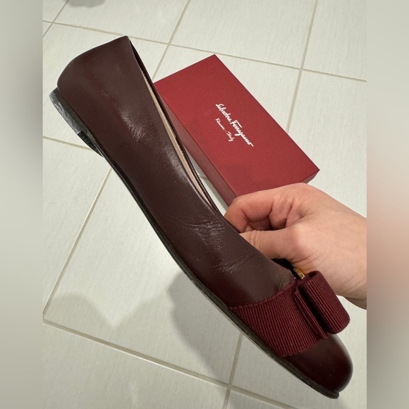 Authentic Salvatore Ferragamo Vara Bow Ballet Flats Matte Brown - 8/10 condition - Picture 2 of 7
